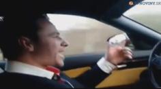 Tento muž jel po dálnici 260 km/h, ve vsi pak 150 km/h
