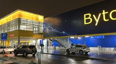 Řádění muže se sekerou v obchodě IKEA byl protest. Odhalili, co mu vadilo