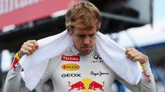 Vettel byl penalizován za předjetí Buttona a klesl na páté místo