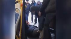 VIDEO: Ruska se v autobusu nechala slyšet, že nesouhlasí s válkou. Vyvlekli ji