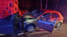 Tragická nehoda na Táborsku. Dva lidé po nárazu do viaduktu zemřeli