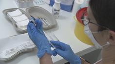 Ministerstvo spouští registraci na čtvrté očkování. Lockdown ani roušky nechce