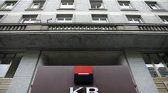 Vybírají zlato kmotrů! Policisté otevírají bezpečnostní schránky v Komerční bance