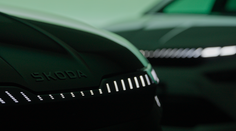 Enyaq v novém kabátě. Škoda odhaluje detaily a láká na světovou premiéru