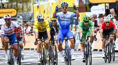 Poslední dánskou etapu Tour vyhrál Groenewegen. Ve žlutém stále van Aert
