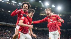 Selhání rozhodčích v zápase United. Čtyři hráči v ofsajdu, VAR chyběl