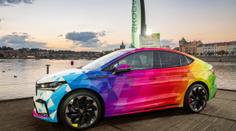Škoda podpořila Prague Pride. Duhový Enyaq Coupé pojede na čele průvodu