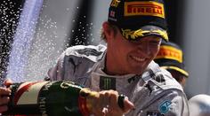 Rosberg vyhrál drama v Silverstonu. Při závodě explodovaly čtyři pneumatiky!