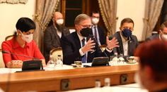 Fiala svolal neformální jednání své vlády. Česko je ve velmi vážné situaci, myslí si