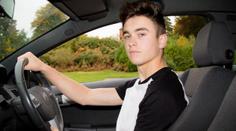 Školák (14) se projížděl v audi, při úprku před hlídkou naboural!