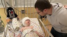 První fotografie po operaci: Vážně nemocný Martínek má zákrok za sebou