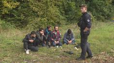 Tresty pro pašeráky migrantů se mají zpřísnit. Mnohdy dostanou jen podmínku