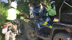 Akční policejní offroad: Na kroskách a čtyřkolkách naháněli hříšníky v lesích