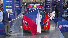 Začala Středoevropská rally. Závodníci startovali od Pražského hradu