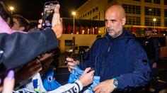 Guardiola v Bratislavě bavil: Srandičky na tiskovce a laškování s fanouškem