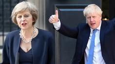 Střídání premiérů! Mayovou nahradil v čele Británie Johnson
