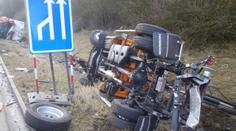 Kamion smetl na D5 auto silničářů. Na jednoho z nich spadl kontejner