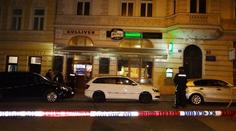 Muž se před hospodou pohádal se ženou a začal střílet, tři zranění