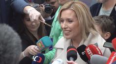 Ve volebních štábech je rušno. Nerudová se vyspala, Hilšer řešil stromeček