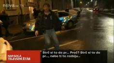 Dramatické okamžiky: Na kameramana TV Nova zaútočil příbuzný lupiče