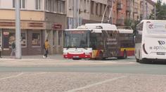 Hradec Králové přechází na prázdninový jízdní řád. Má nedostatek řidičů