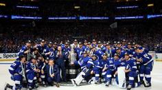 Palát obhajobu Stanley Cupu slaví už tři dny, odchod z Tampy neřeší
