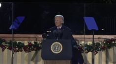 Biden prožívá poslední dny v úřadu. Naposledy rozsvítil vánoční stromeček