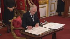 Šachy s tituly. Mění se Williamovi i jeho dětem. Camilla bude královna