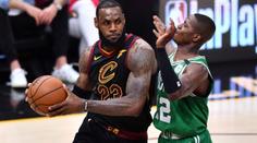 LeBron byl jako utržený ze řetězu! Cleveland srovnal sérii s Bostonem