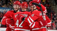 Jágr připravil dva góly, Nestrašil vystřelil Carolině bod