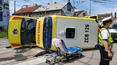 Řidiči přehlíží sanitky s majákem, jen za měsíc se staly čtyři nehody