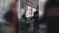 Další napadení kvůli respirátoru. Muži se porvali v tramvaji