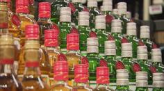 Alkohol od příštího roku výrazně zdraží. Spotřební daň zvýší i cenu cigaret