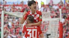 Momenty 28. kola Bundesligy: Lee skvěle zakončil o tyč, Ulreich čaroval pravačkou