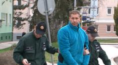 Slovenský učitel přivedl žačku (13) do jiného stavu! Chodil za ní rok!