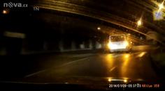 Policejní honička jako z akčního filmu! Ujíždějícího řidiče nezastavila ani střelba!