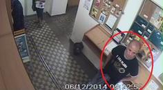 Ozbrojený muž s tetováním na hlavě přepadl v Plzni už druhou poštu
