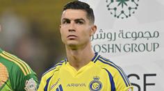 Ronaldo uzemnil svého dvojníka. Pak se kamarádsky vítal s Nedvědem