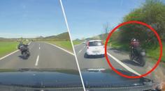 Zběsilá jízda motorkářů: Riskantním předjížděním ohrozili několik řidičů