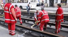 Tramvaje mezi Andělem a Újezdem nejezdí, objížďky kolabují