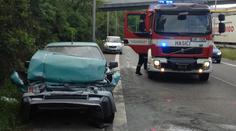 Hasil, kdo mohl! U benzínky v Praze začalo po nehodě hořet auto