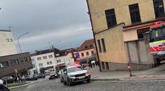 Policie evakuovala školu v Uherském Brodě. Našli tam výbušnou látku