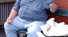 Tohoto muže vyhodili kvůli obezitě z práce, teď ho chtějí vykázat i ze země