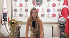 Turecký klub je hitem internetu. Hlavní trenérkou bude 22letá žena