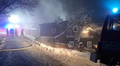 V Krkonoších hoří jedna chalupa za druhou, hasiči měli opět poplach