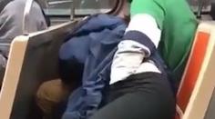 Žena dopřála orální sex ve vlaku cizímu muži. Důvod policii šokoval