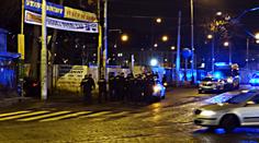 Oslava se zvrhla v bitku na ulici. Zasahovaly desítky policistů