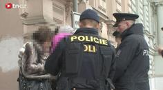 EXKLUZIVNÍ VIDEO: Po hádce s družkou se s dítětem zabarikádoval v bytě