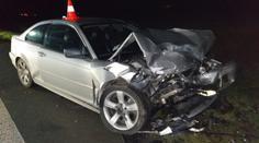 U Mladé Boleslavi se srazila tři auta. Pro těžce zraněného letěl vrtulník