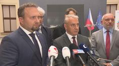 Platy státních zaměstnanců se od září zvýší, vláda se dohodla s odbory